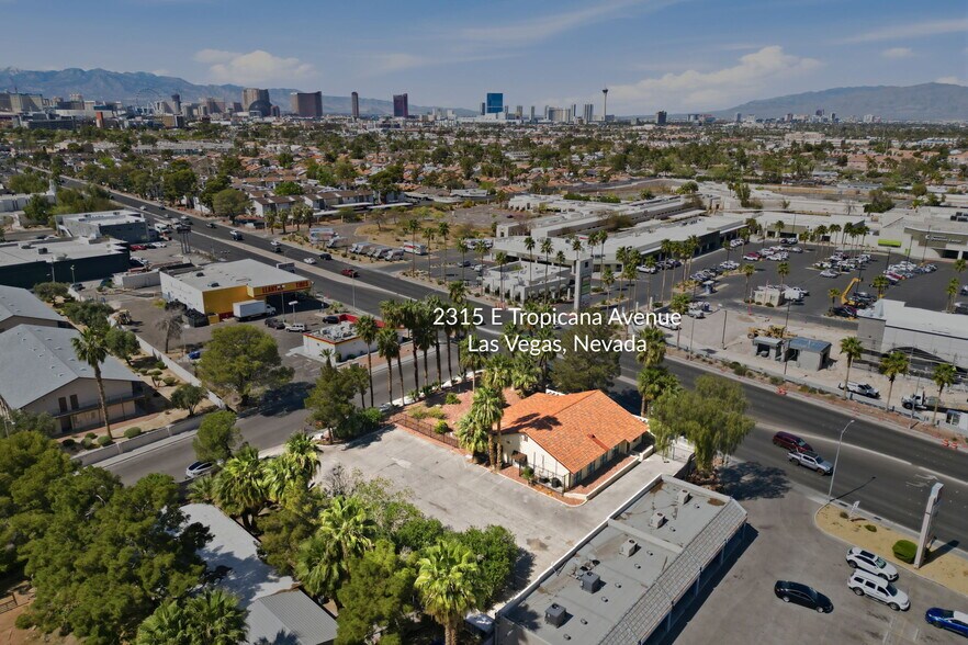 2315 E Tropicana Ave, Las Vegas, NV à vendre - Aérien – Image 1 sur 13