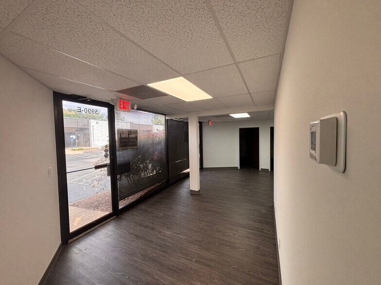 5990 Unity Dr, Norcross, GA à louer - Photo de l’immeuble – Image 3 sur 12
