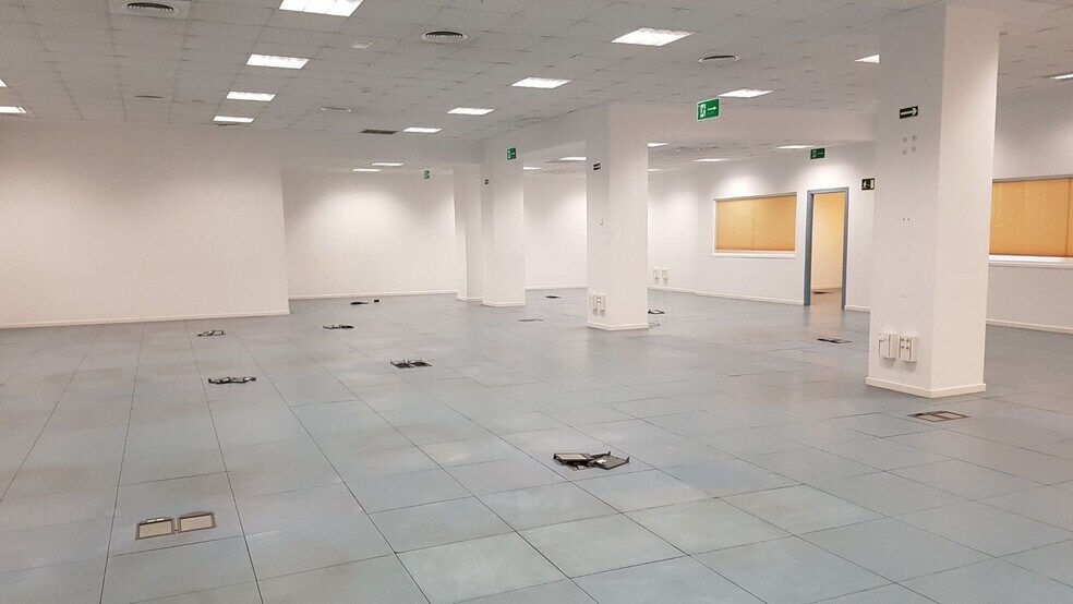 Bureau dans SEVILLA à louer - Photo de l’immeuble – Image 2 sur 10