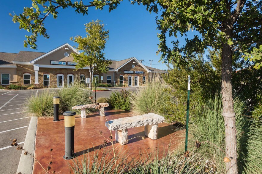 305 N Heatherwilde Blvd, Pflugerville, TX à louer - Photo de l’immeuble – Image 3 sur 6