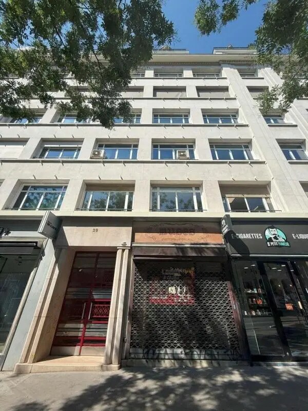 Local commercial dans Paris à louer Photo de l’immeuble– Image 1 sur 8