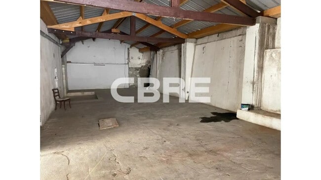 Plus de détails pour Local d’activités à vendre