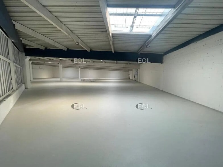 Local d'activités dans Maurepas à vendre - Photo intérieure – Image 3 sur 12