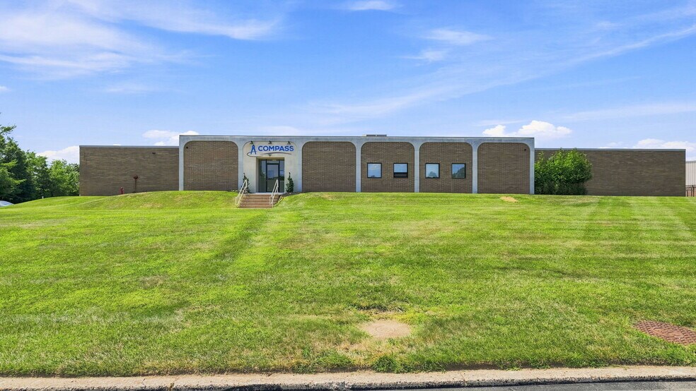 10500 Drummond Rd, Philadelphia, PA à louer - Photo de l’immeuble – Image 3 sur 28