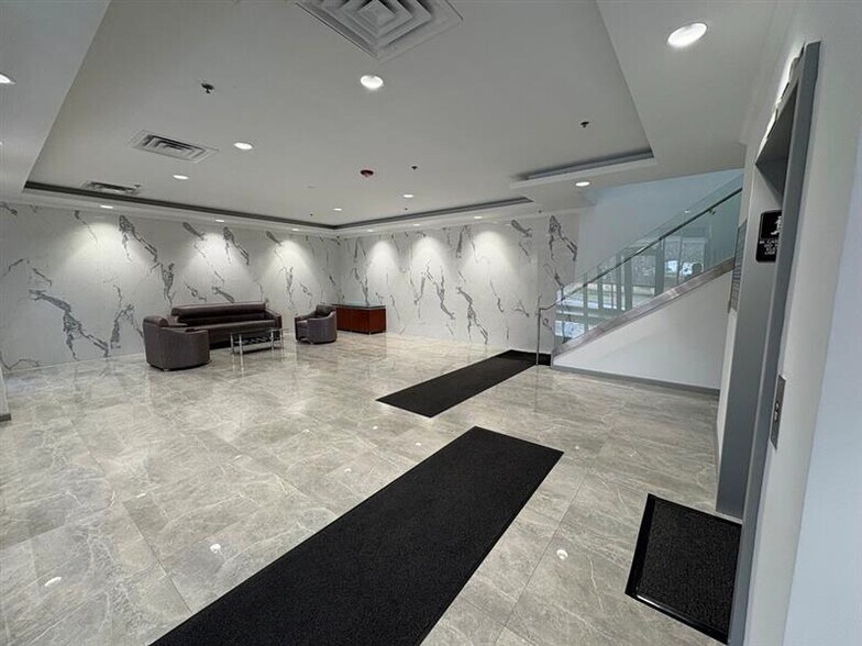 34 Maple Ave, Pine Brook, NJ à louer - Hall d’entrée – Image 3 sur 7