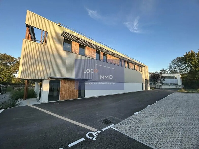 Local d’activités dans Gradignan à louer - Photo de l’immeuble – Image 2 sur 9