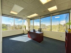 2901 Wilcrest Dr, Houston, TX à louer Photo de l’immeuble– Image 2 sur 5