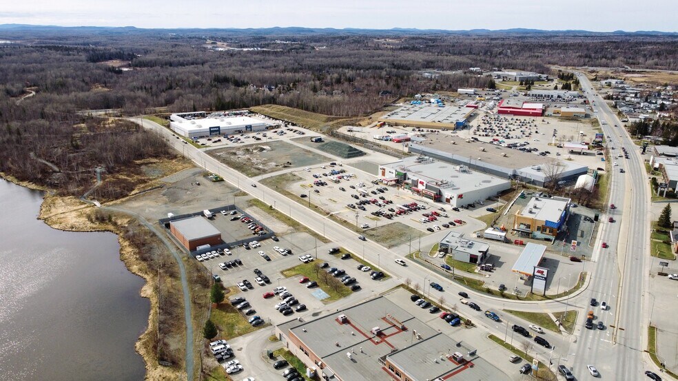 105 Av Senator, Rouyn-noranda, QC à louer - Aérien – Image 2 sur 2