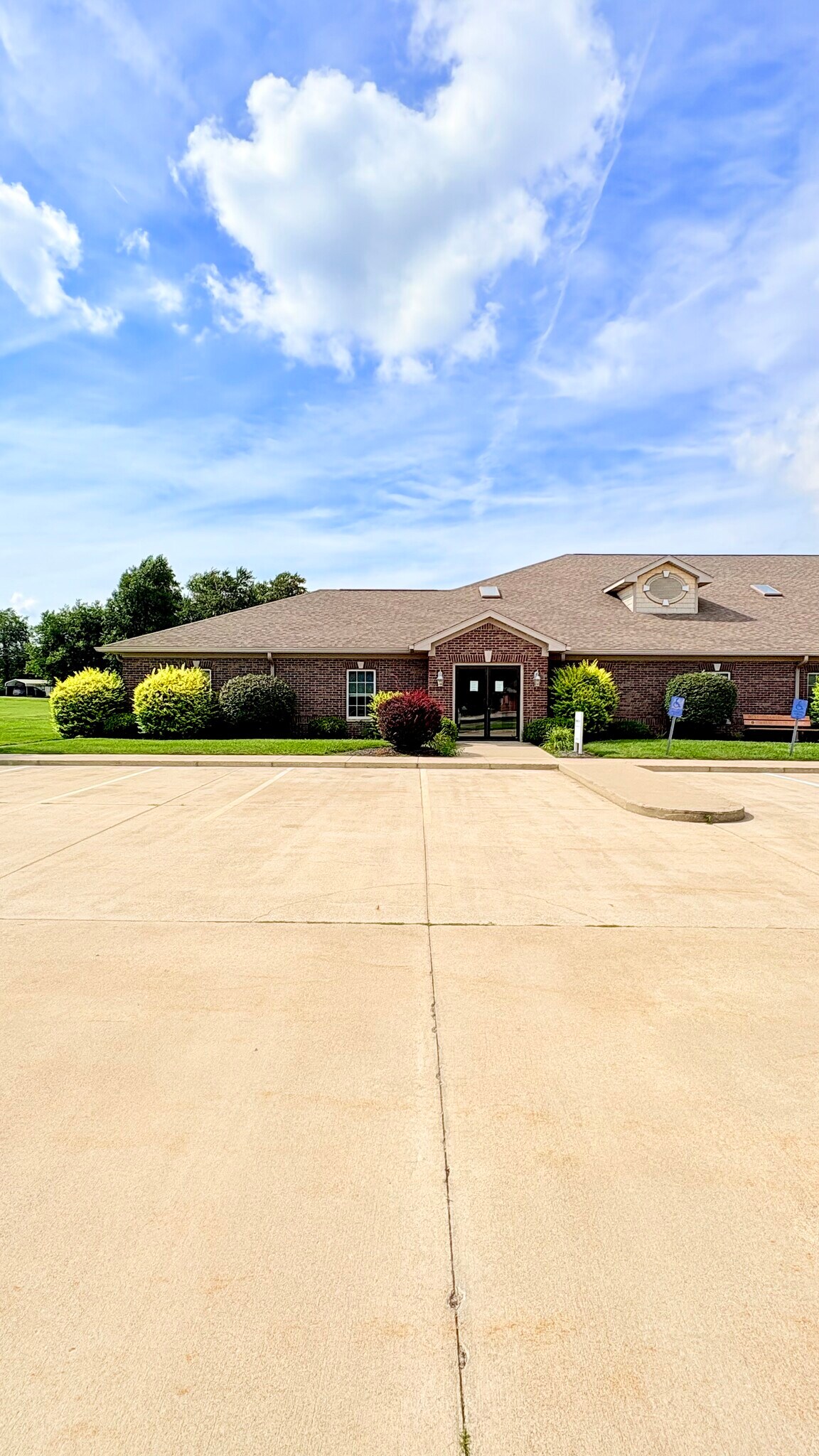 1007 Mill Pond Ln, Greencastle, IN à louer Photo de l’immeuble– Image 1 sur 16