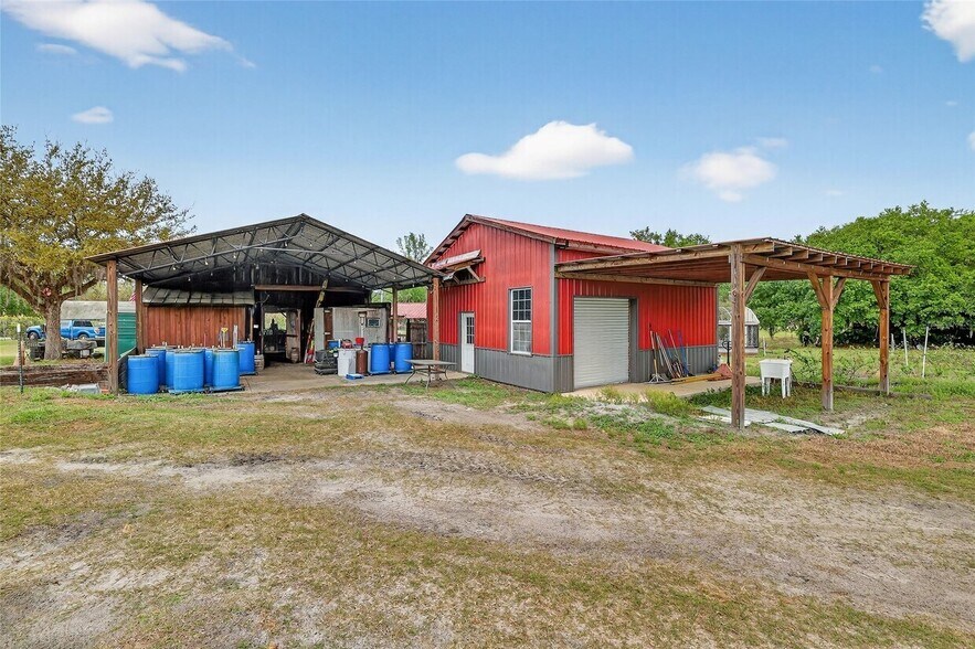 26921 Bloomfield Ave, Yalaha, FL à vendre - Photo de l’immeuble – Image 2 sur 8