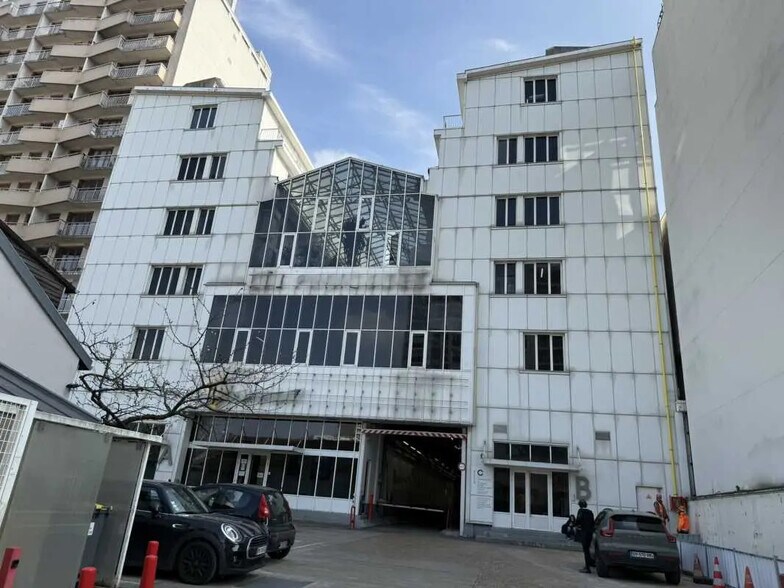 Bureau dans Vanves à louer - Photo de l’immeuble – Image 1 sur 21