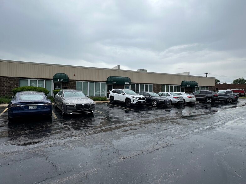 2095-2119 Stonington Ave, Hoffman Estates, IL à louer - Photo de l’immeuble – Image 3 sur 12