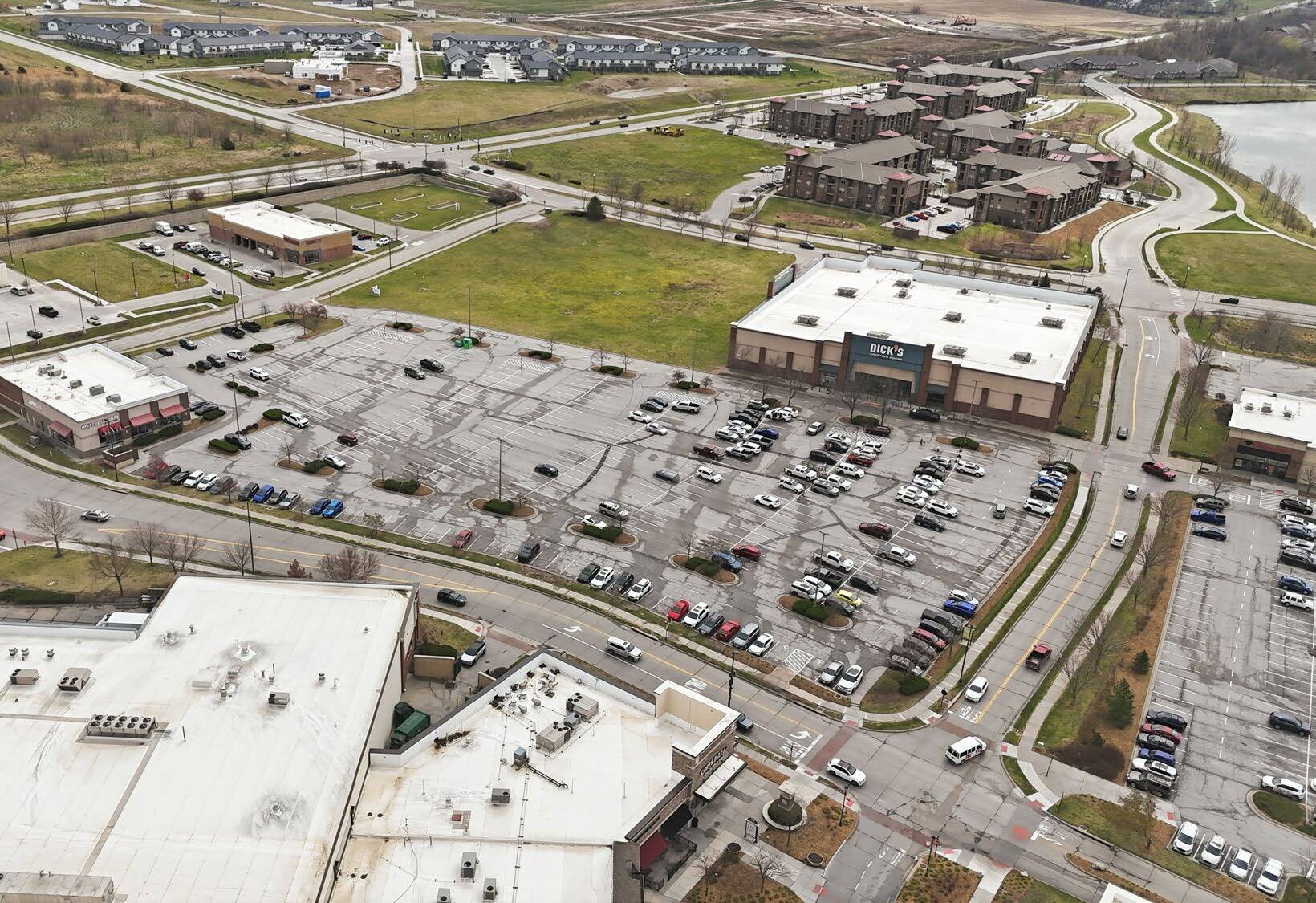 Hwy 370 & 72nd - Shadow Lake Town Center - Pad 13, Papillion, NE à louer Photo principale– Image 1 sur 4