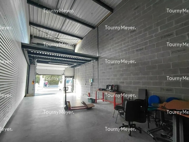 Plus de détails pour Local d'activités à louer