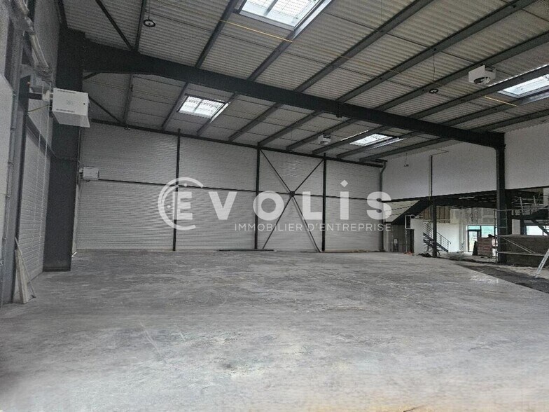 Local d'activités dans Bondoufle à vendre - Photo de l’immeuble – Image 3 sur 7