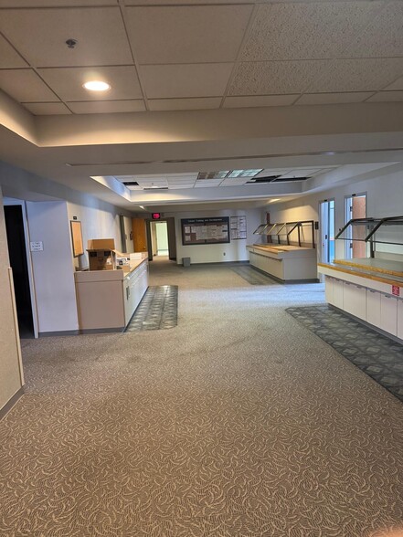 800 Bloomfield Ave, Nutley, NJ à louer - Photo de l’immeuble – Image 3 sur 16