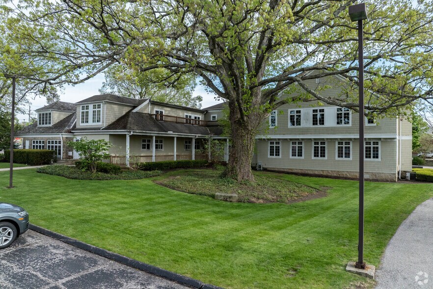 6240 Som Center Rd, Solon, OH à louer - Photo de l’immeuble – Image 3 sur 5