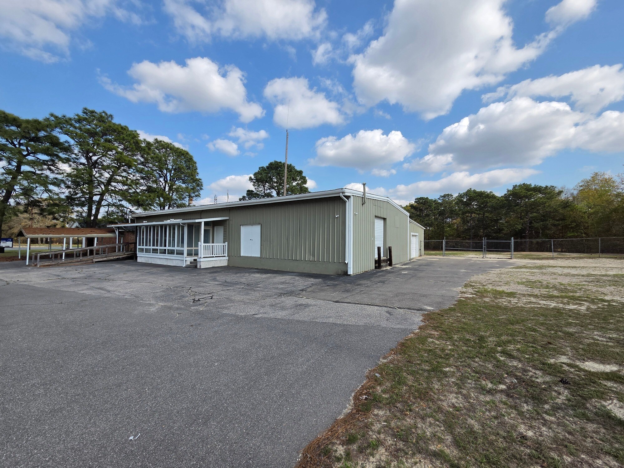 3119 Camden Rd, Fayetteville, NC à louer Photo principale– Image 1 sur 17