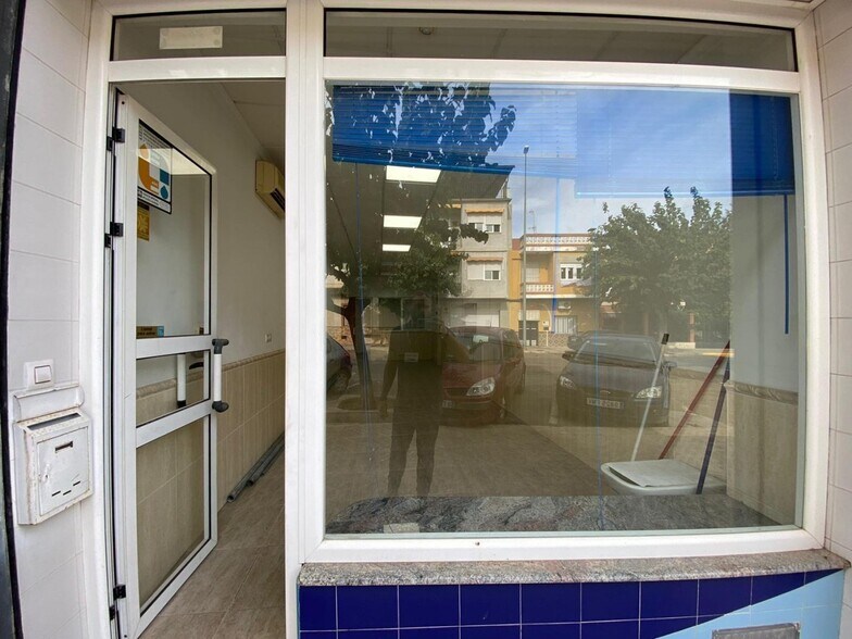 Bureau dans Manuel à louer - Photo de l’immeuble – Image 2 sur 28