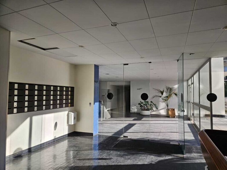 Bureau dans Boulogne-Billancourt à louer - Hall d’entrée – Image 3 sur 11