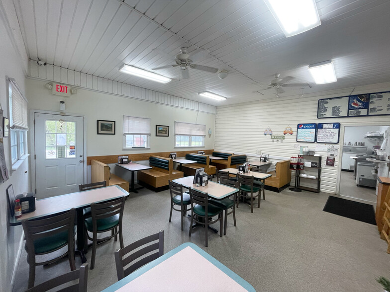 1201 W Main St, Yadkinville, NC à vendre - Photo de l’immeuble – Image 3 sur 5