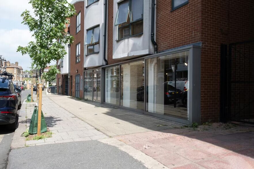 189 Stonhouse St, Londres à vendre - Photo de l’immeuble – Image 2 sur 5
