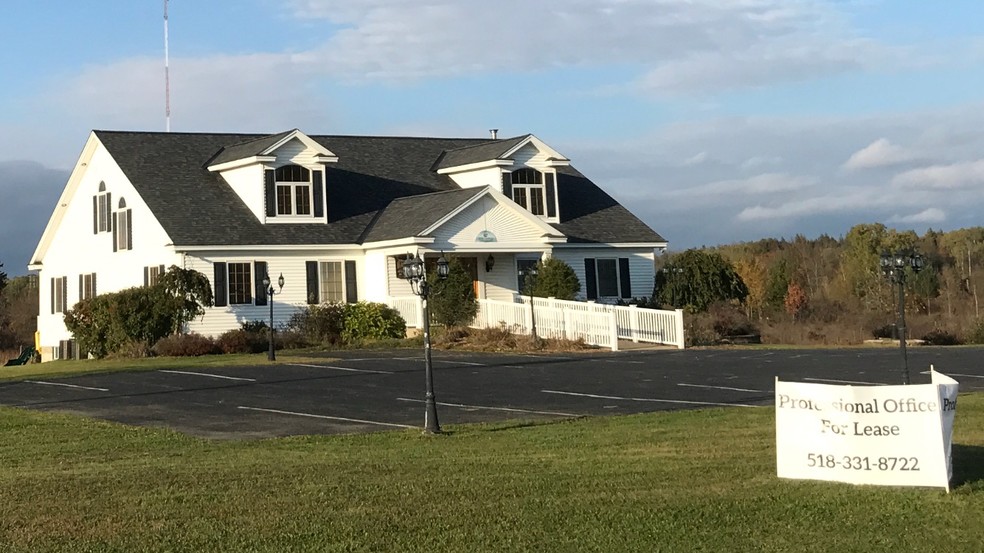 131 Maple Ave Ext, Amsterdam, NY à louer - Photo principale – Image 2 sur 15