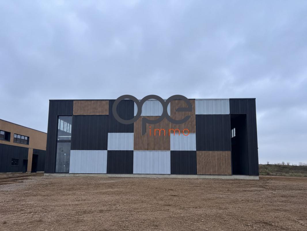 Industriel/Logistique dans Amblainville à louer Photo de l’immeuble– Image 1 sur 4