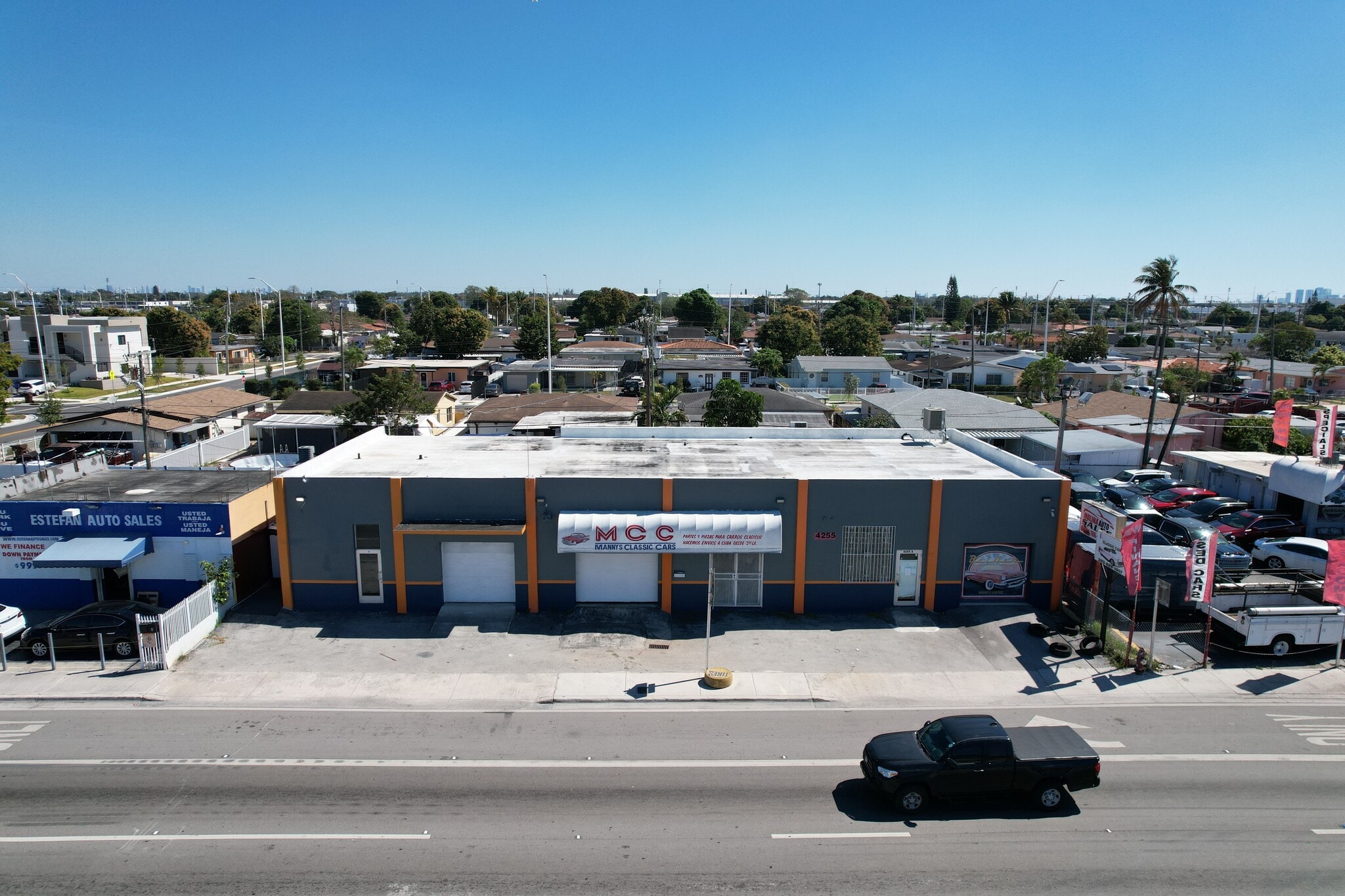 4255 E 8th Ave, Hialeah, FL à louer Photo principale– Image 1 sur 17