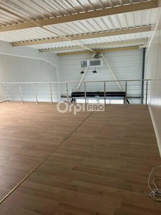 Plus de détails pour Local commercial à louer