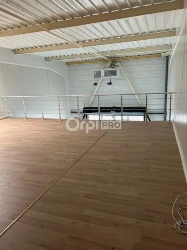 Local commercial dans Bétheny à louer Photo intérieure– Image 1 sur 10