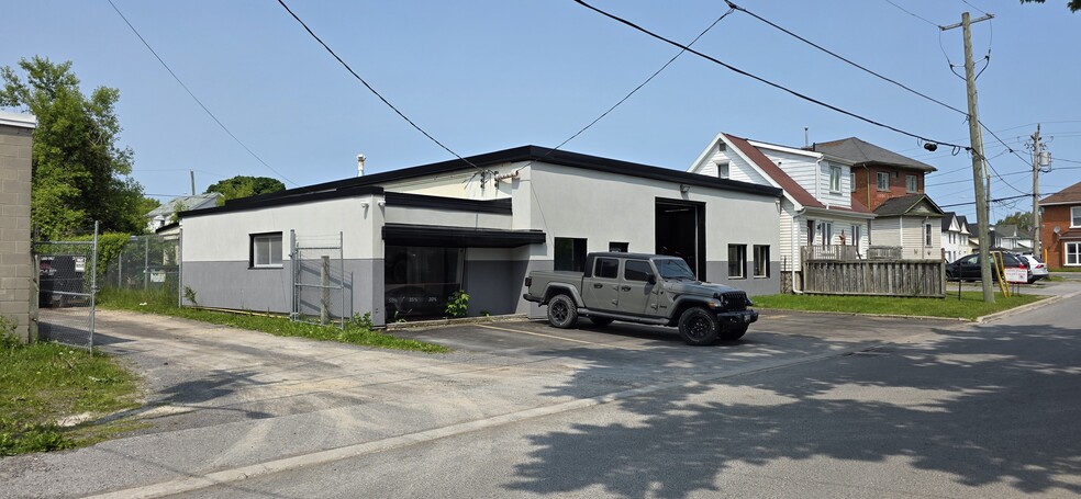100 Everett St, Belleville, ON à louer - Photo principale – Image 1 sur 1