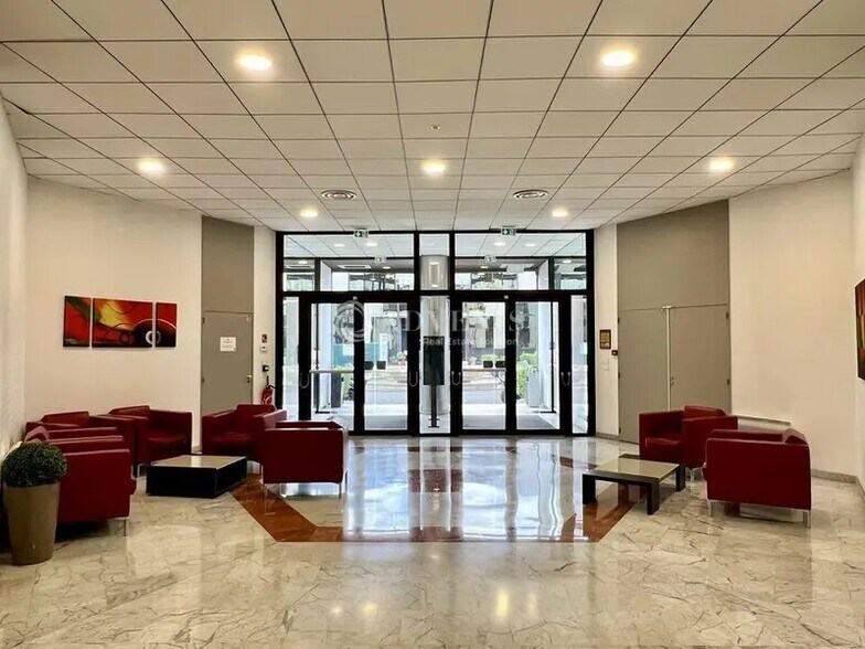 Bureau dans Argenteuil à louer - Hall d’entrée – Image 2 sur 12