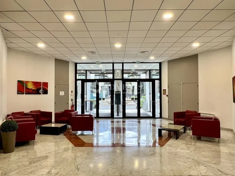 Bureau dans Argenteuil à louer - Hall d’entrée – Image 2 sur 12