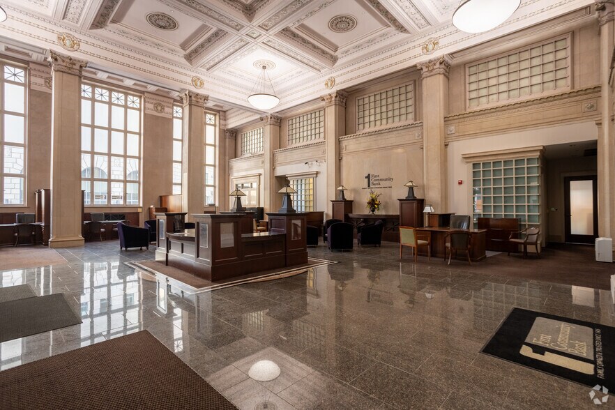 60 Monroe Center NW, Grand Rapids, MI à louer - Photo intérieure – Image 2 sur 38