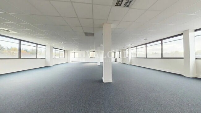 Plus de détails pour 575-655 Allée Des Parcs, Saint-Priest - Bureau à louer