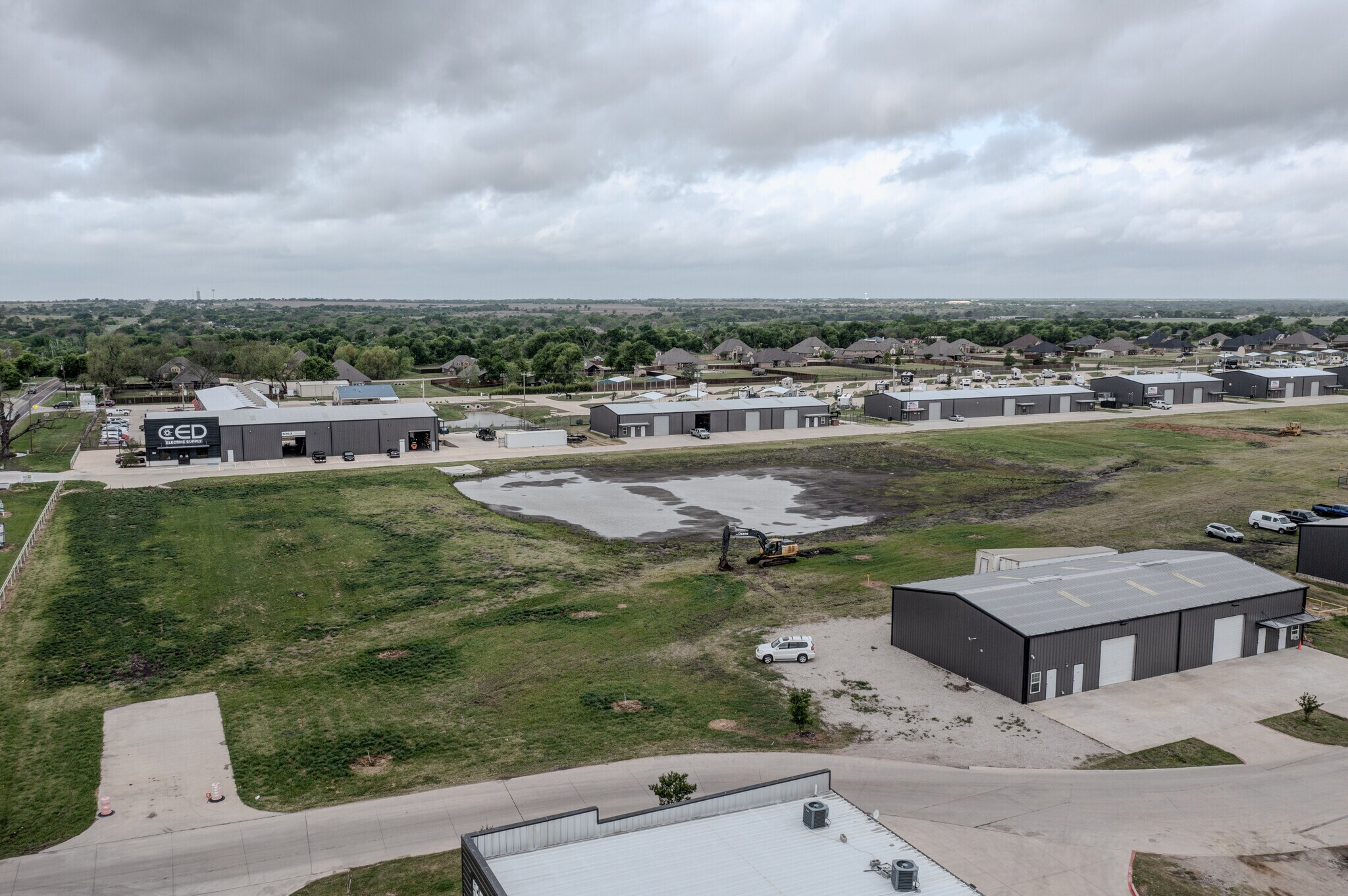 000 Sales Dr, Waxahachie, TX à louer Photo principale– Image 1 sur 10