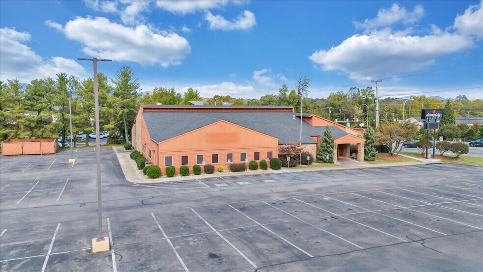 1650 Braeburn Dr, Salem, VA à vendre - Photo de l’immeuble – Image 2 sur 5