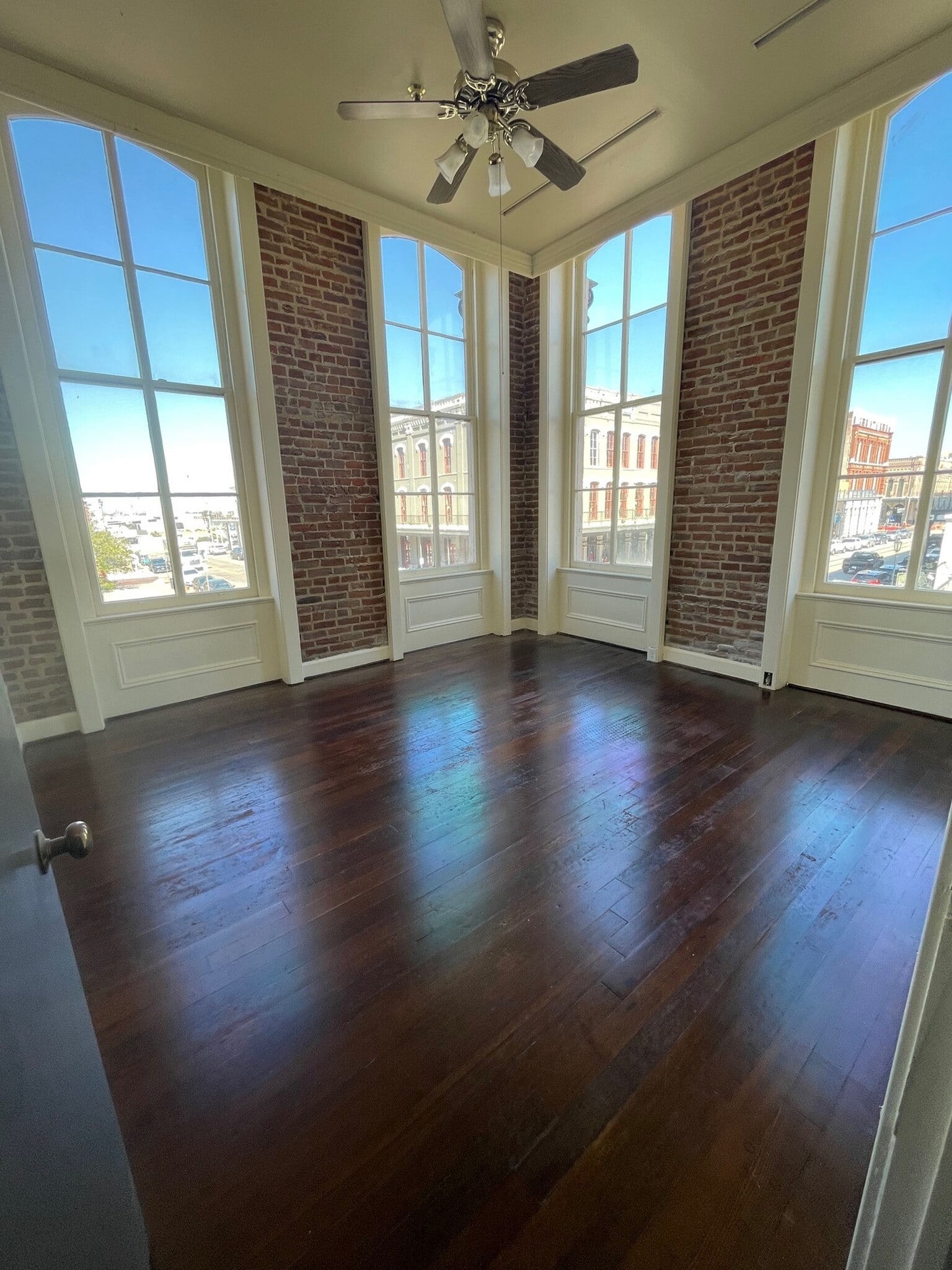2301 Strand St, Galveston, TX à louer Photo intérieure– Image 1 sur 1
