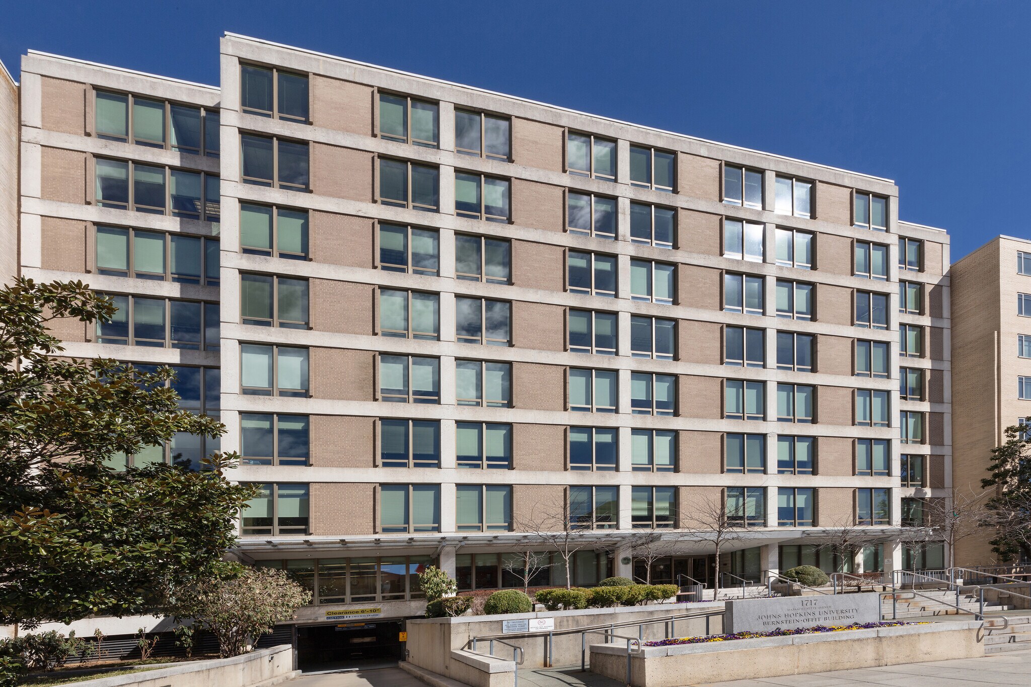 1717 Massachusetts Ave NW, Washington, DC à vendre Photo de l’immeuble– Image 1 sur 3