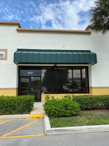 6125-6155 Lake Worth Rd, Lake Worth, FL à louer - Photo de l’immeuble – Image 3 sur 10