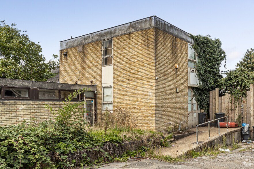 Holly Rd, Hampton à vendre - Photo principale – Image 1 sur 1