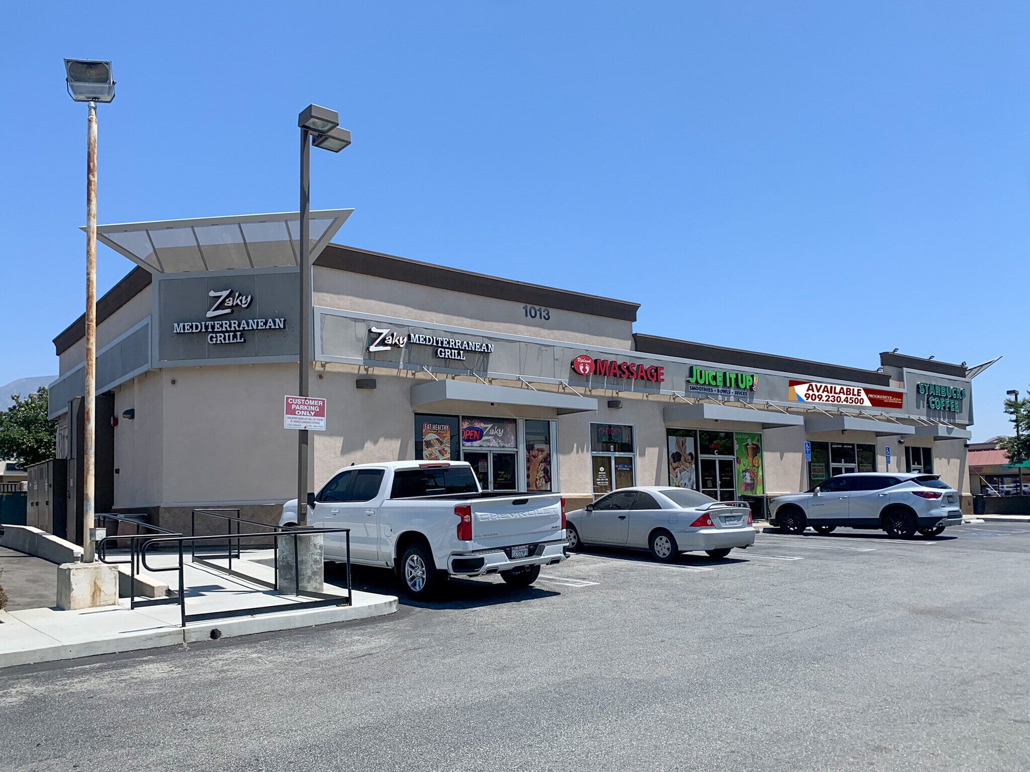 1013 W Foothill Blvd, Upland, CA à vendre Photo de l’immeuble– Image 1 sur 6