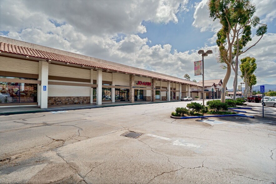 1300-1530 N Moorpark Rd, Thousand Oaks, CA à louer - Photo de l’immeuble – Image 3 sur 23