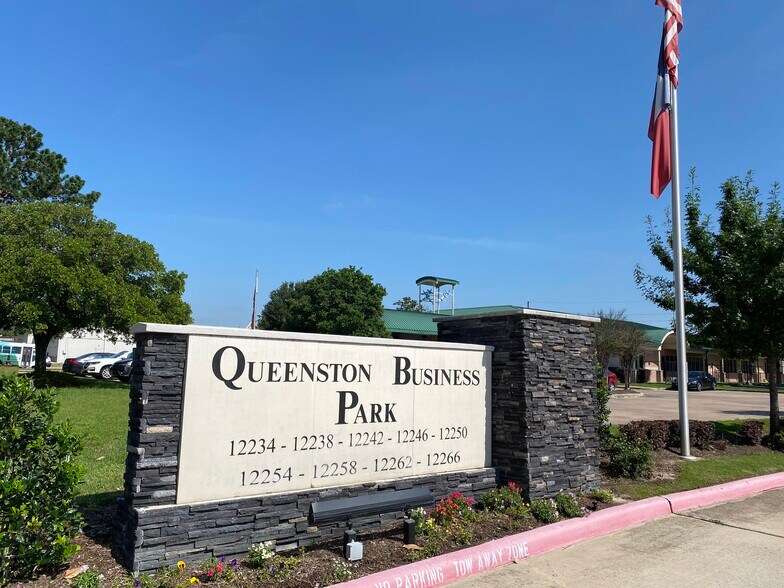 12262 Queenston Blvd, Houston, TX à louer - Photo principale – Image 1 sur 18