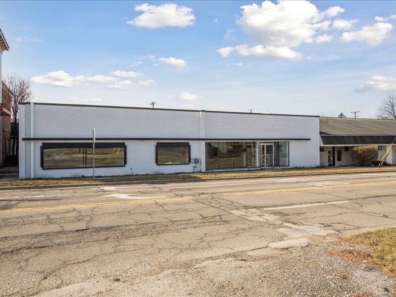 1107 Crooks Rd, Royal Oak, MI à louer - Photo de l’immeuble – Image 1 sur 9