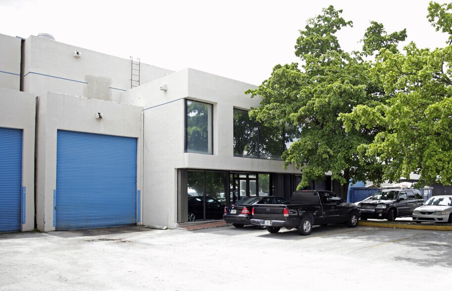 6990-6998 NW 50th St, Miami, FL à louer - Photo de l’immeuble – Image 2 sur 4