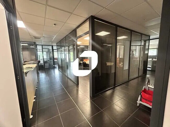 Plus de détails pour Bureau à louer