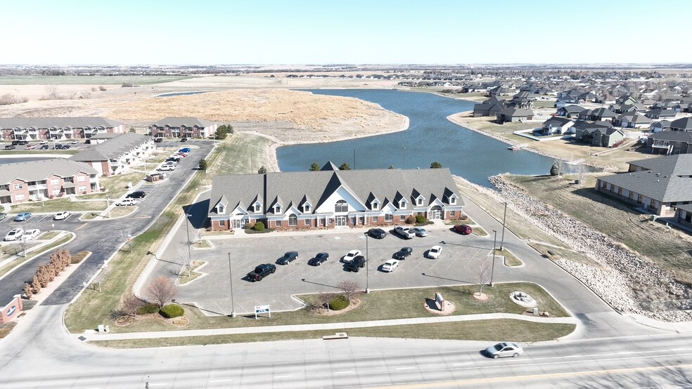 810 E 56th St, Kearney, NE à louer - Photo de l’immeuble – Image 2 sur 13