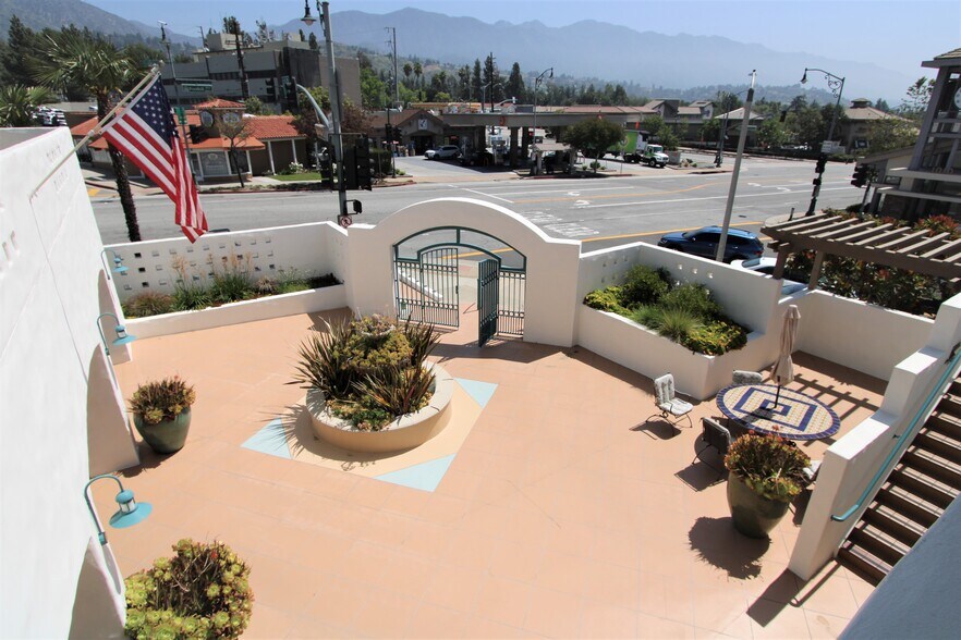 1030 Foothill Blvd, La Cañada Flintridge, CA à louer - Photo de l’immeuble – Image 3 sur 6